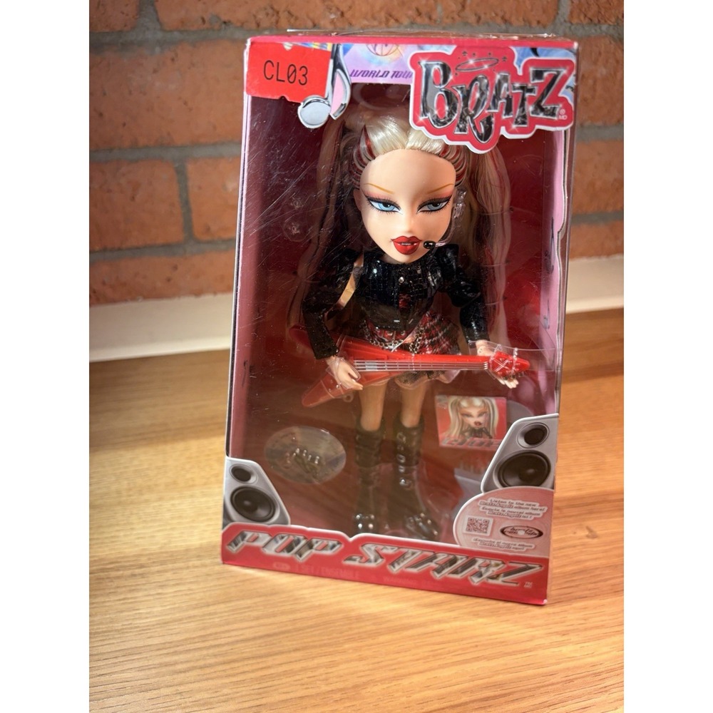 BRATZ Pop Starz CLOE Fashion Doll with Accessories and Charm